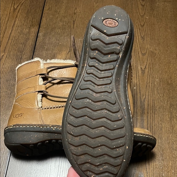 UGG Casoia 1932 Leather Lace-Up Boots | Size 11 - Picture 2 of 4